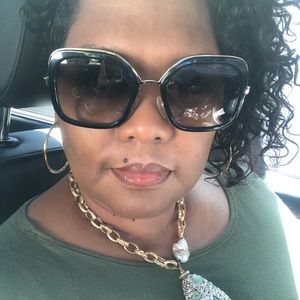 Meet your Posher, Angela